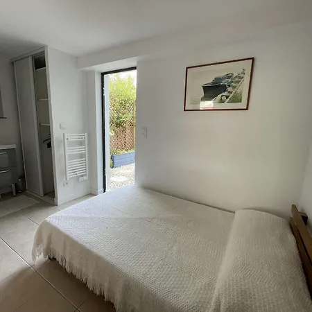 - La Rochelle Lr180-059b Apartment