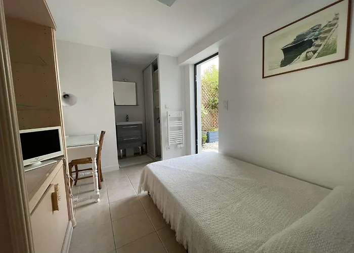 - Lr180-059b * La Rochelle (Charente-Maritime)